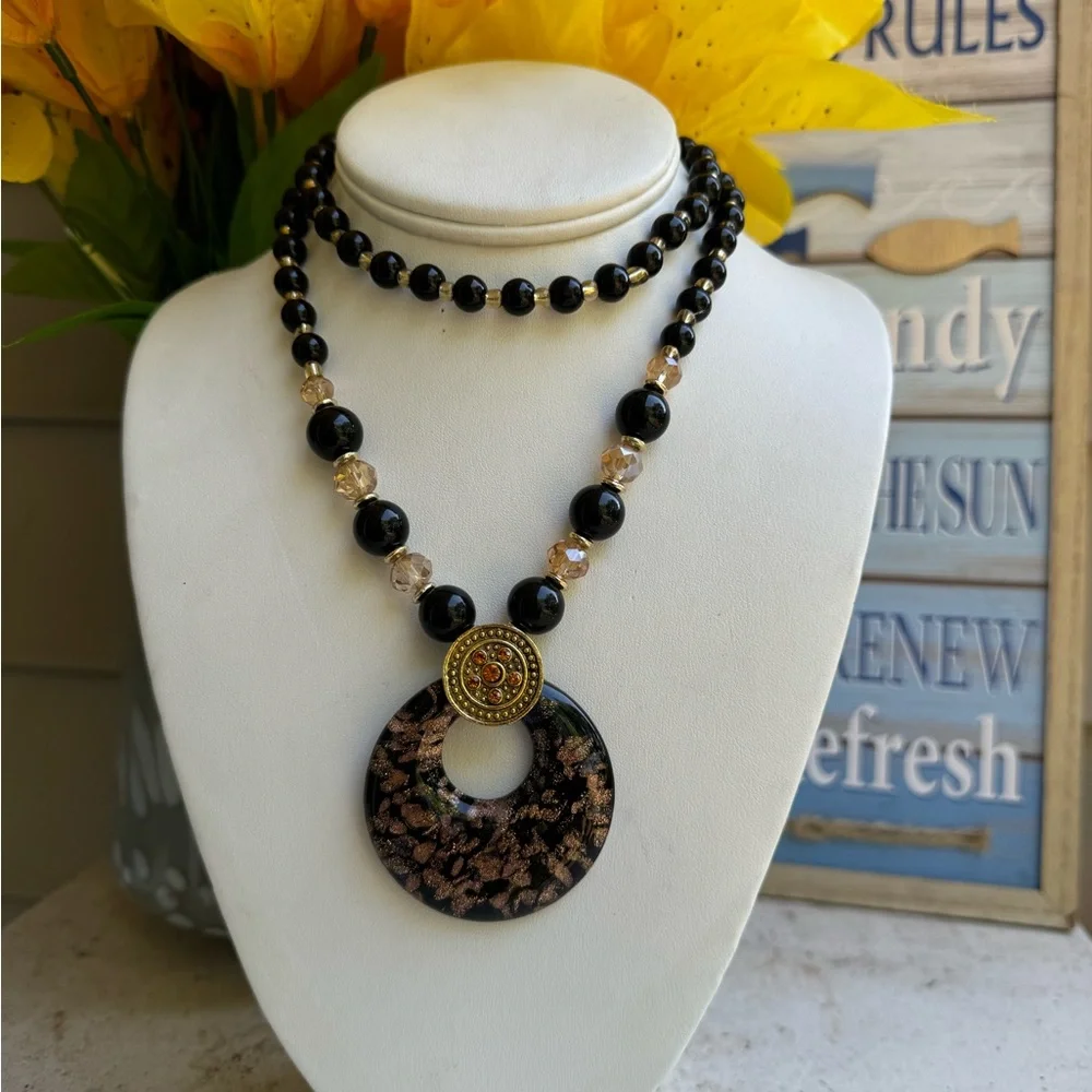 BLACK GLASS BOHO NECKLACE